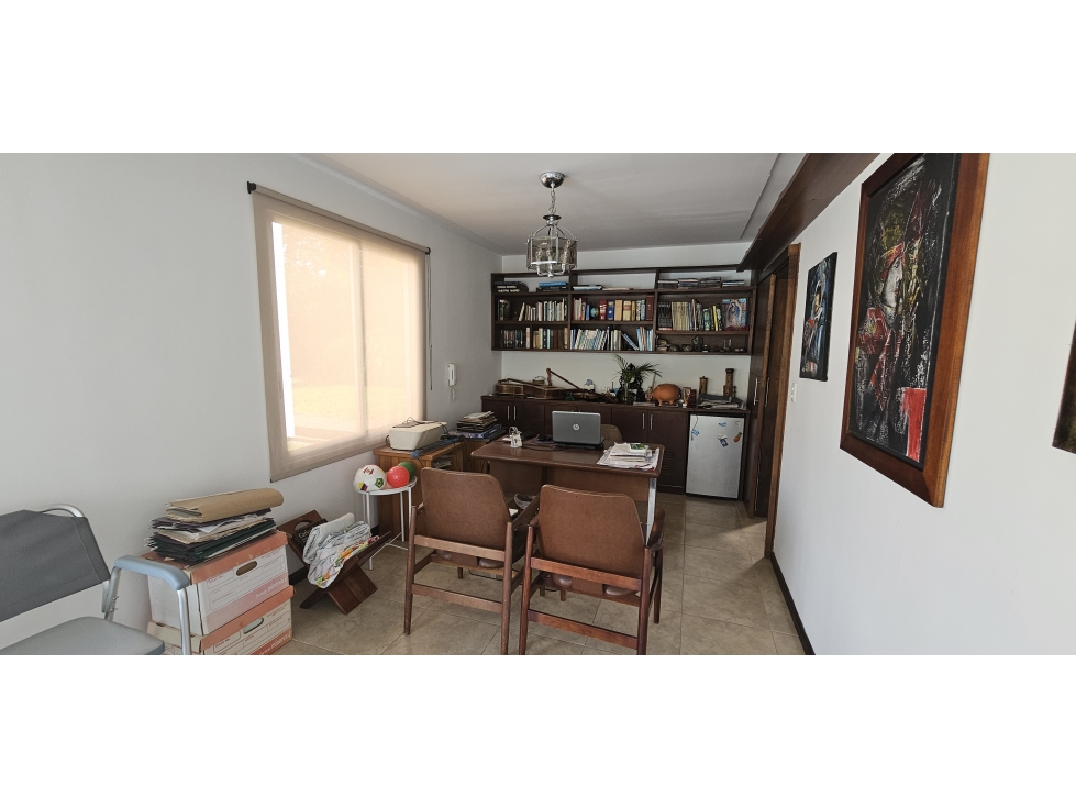 En Venta Chalet Cerca Al Club Campestre con Múltiples Jardines — foto 3