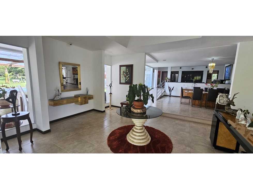 En Venta Chalet Cerca Al Club Campestre con Múltiples Jardines — foto 4