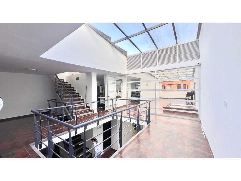 EDIFICIO DE OFICINAS EN VENTA RENTANDO, CIUDAD JARDÍN, BOGOTÁ