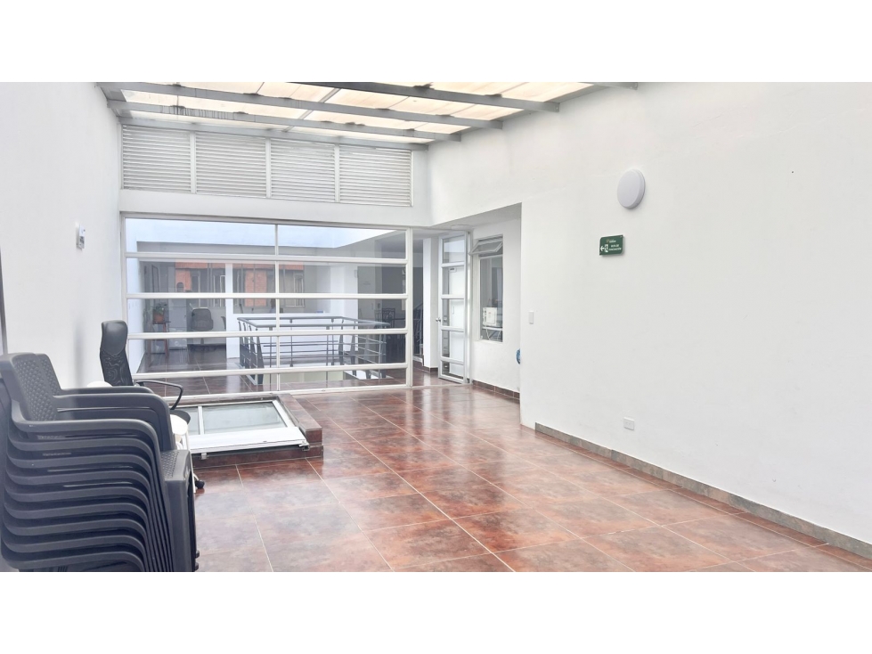EDIFICIO DE OFICINAS EN VENTA RENTANDO, CIUDAD JARDÍN, BOGOTÁ — foto 3