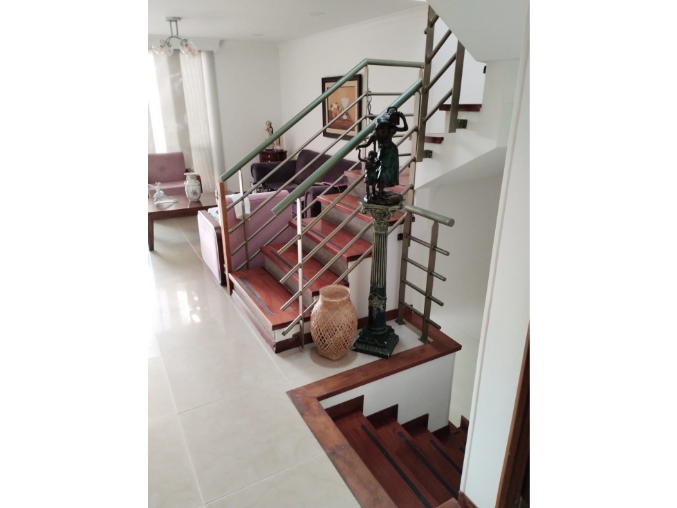 VENTA CASA EN ENVIGADO SECTOR BENEDICTINOS