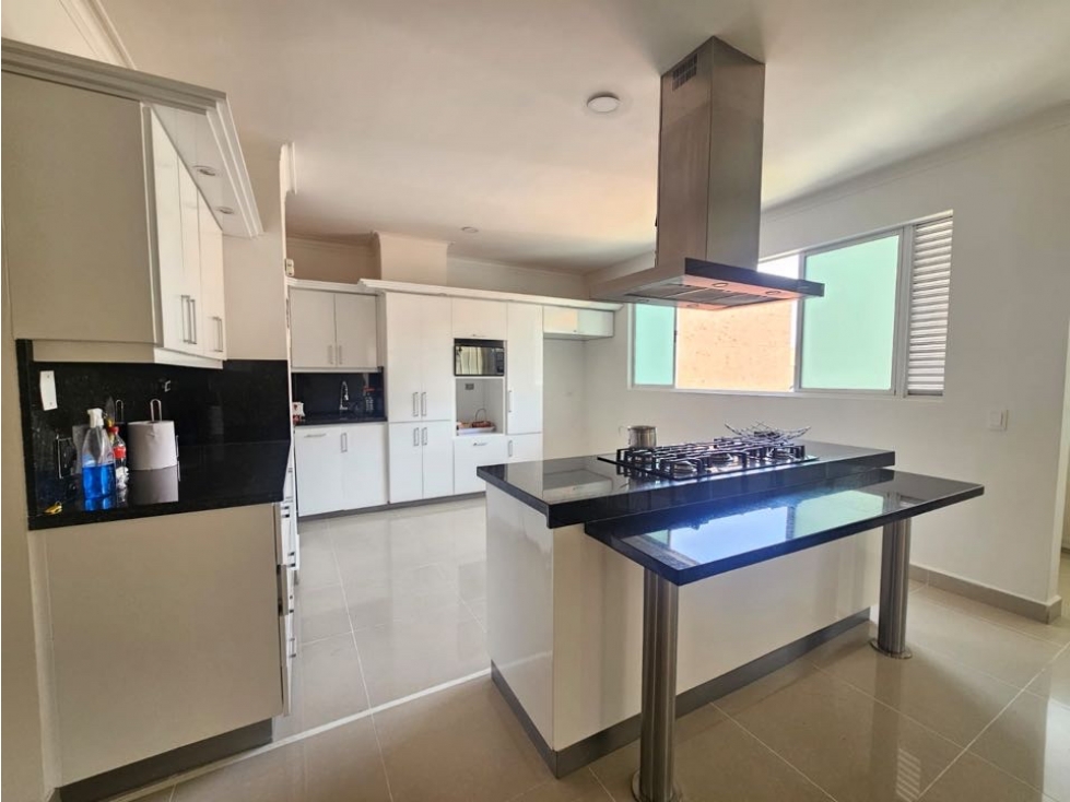 Vendo hermoso penthouse unciado en medellin sector laureles