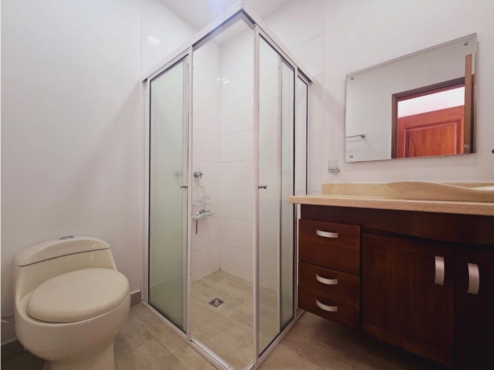 Vendo hermoso penthouse unciado en medellin sector laureles — foto 4