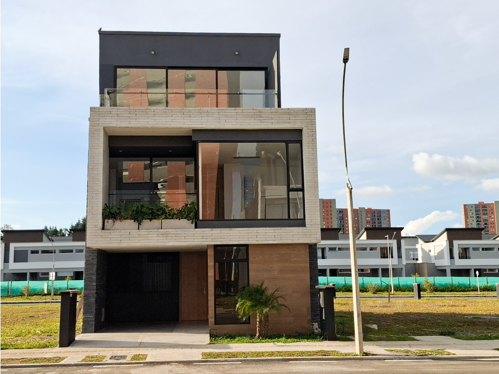 Hermosa casa a la venta para estrenar en Rionegro, sector Río Golf