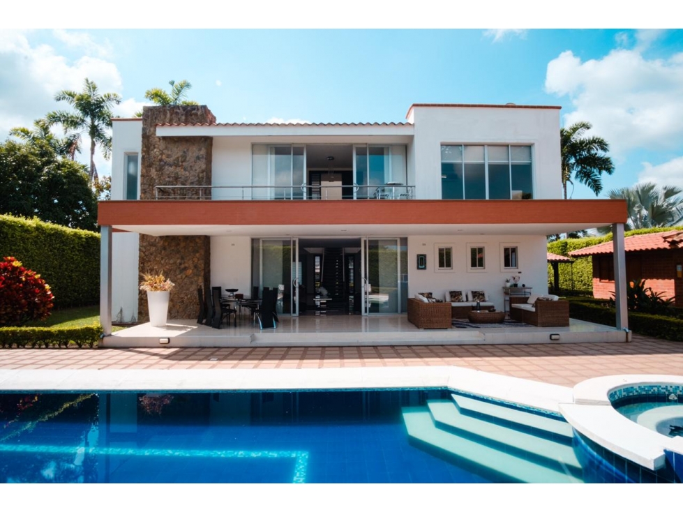 VENTA DE ESPECTACULAR CASA EN CONJUNTO CERRADO, CERRITOS - PEREIRA