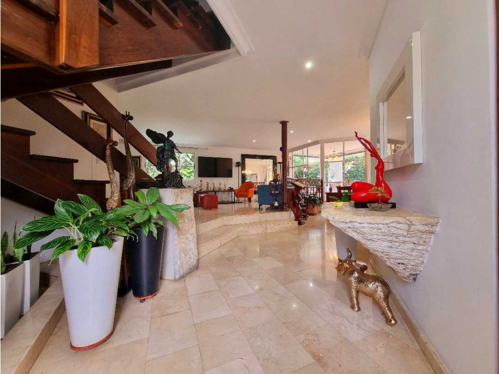 Venta de Casa Sector Las Palmas - Hotel Intercontinental Lote 387.11m2