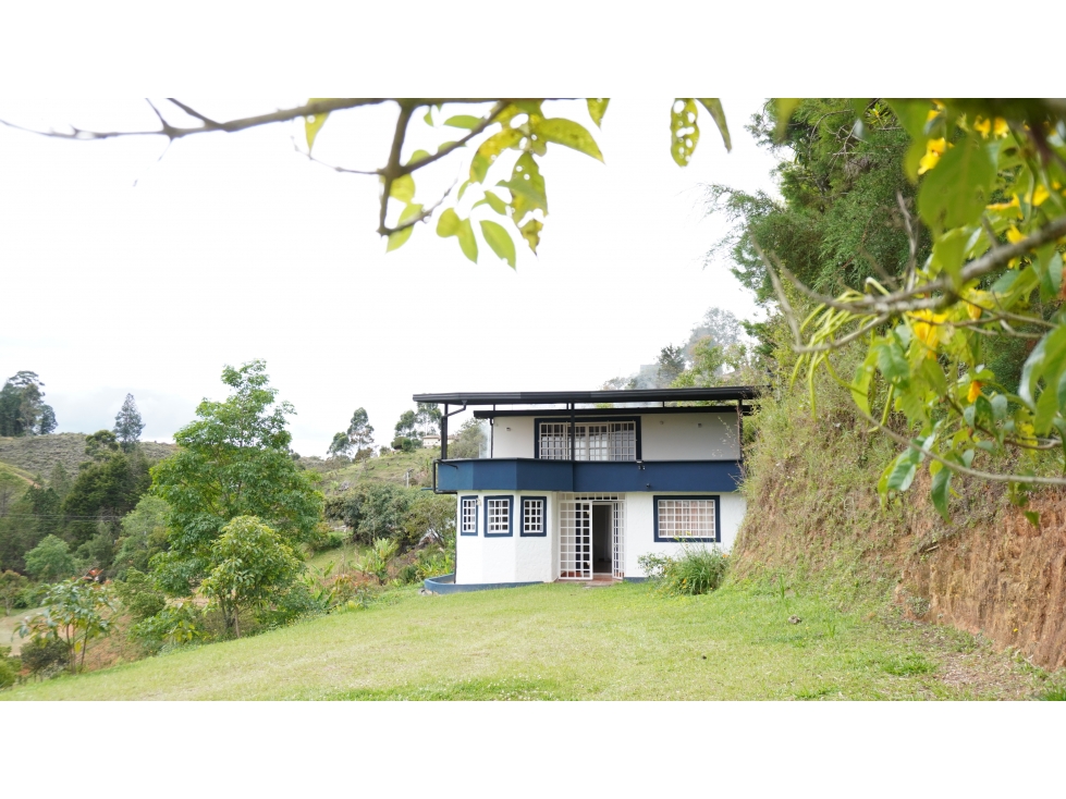 CASA DE CAMPO Y LOTE EN VENTA. Vereda Bellavista, Guarne. Ant. — foto 2