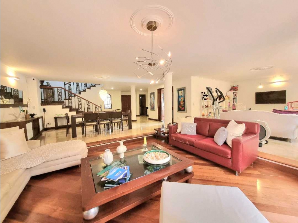 Venta de Casa Exclusiva. La Calera. 360 m2