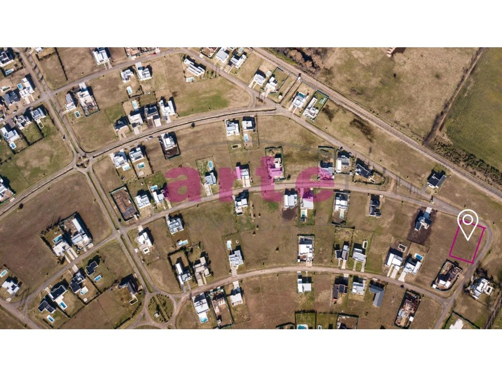 Terreno central en venta en barrio cerrado los juncos L22 - 1