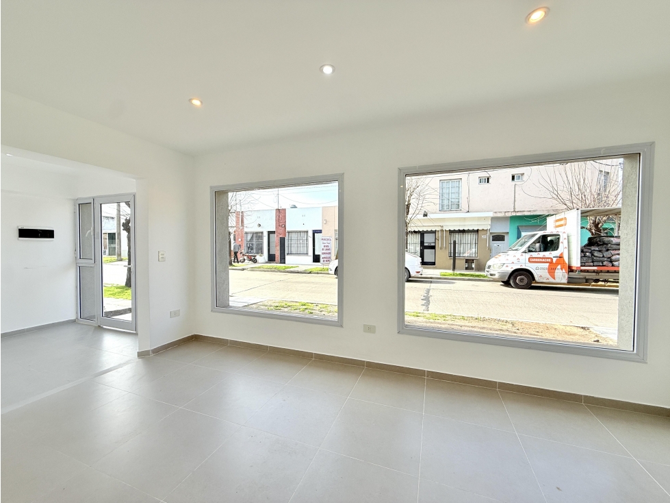 Local a estrenar en venta en lujan centro - 2