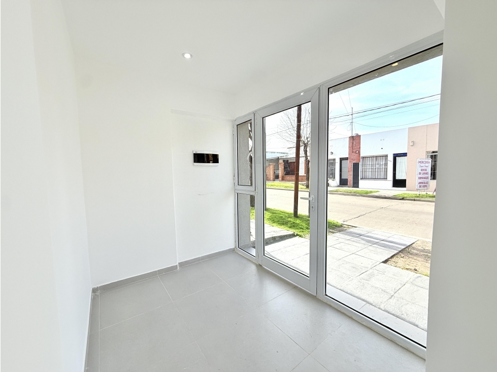 Local a estrenar en venta en lujan centro - 4