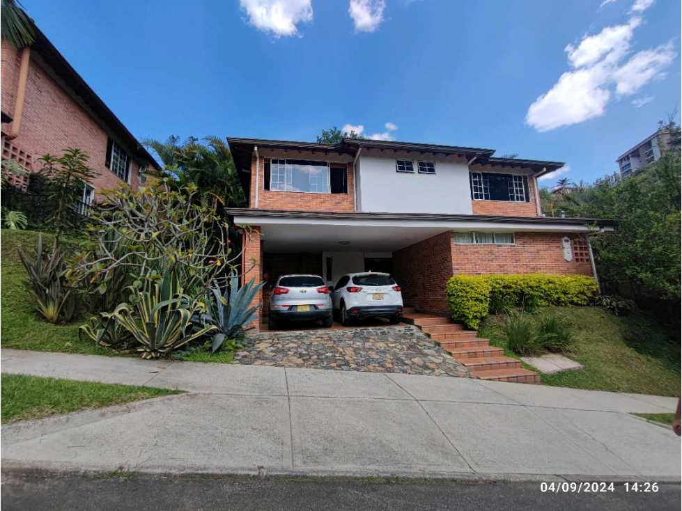 En venta amplia casa en la loma de benedictinos, Envigado