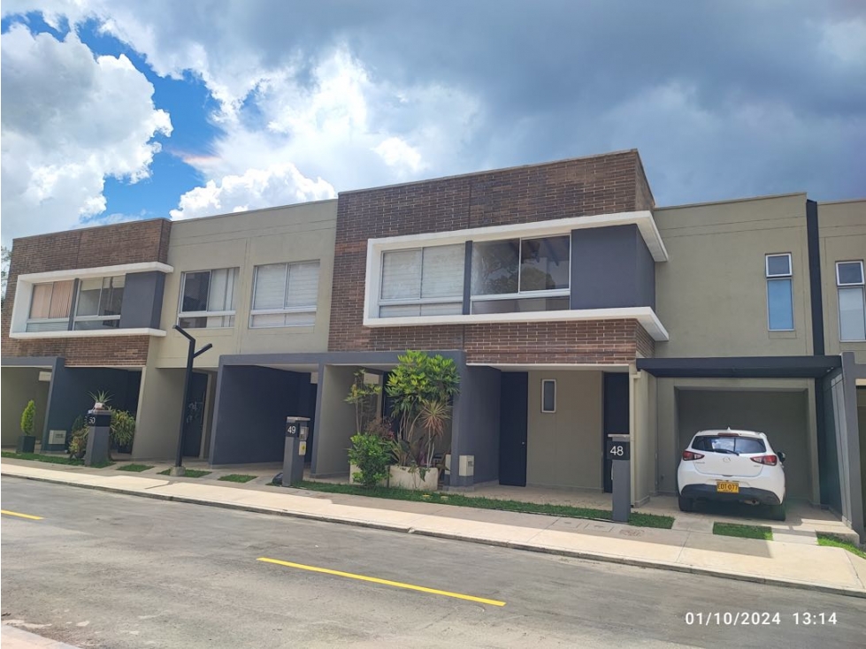 En venta casa la Ceja Unidad cerrada