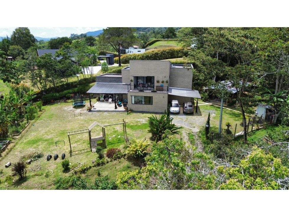 En venta casa finca El Carmen de Viboral entrando por el Canadá