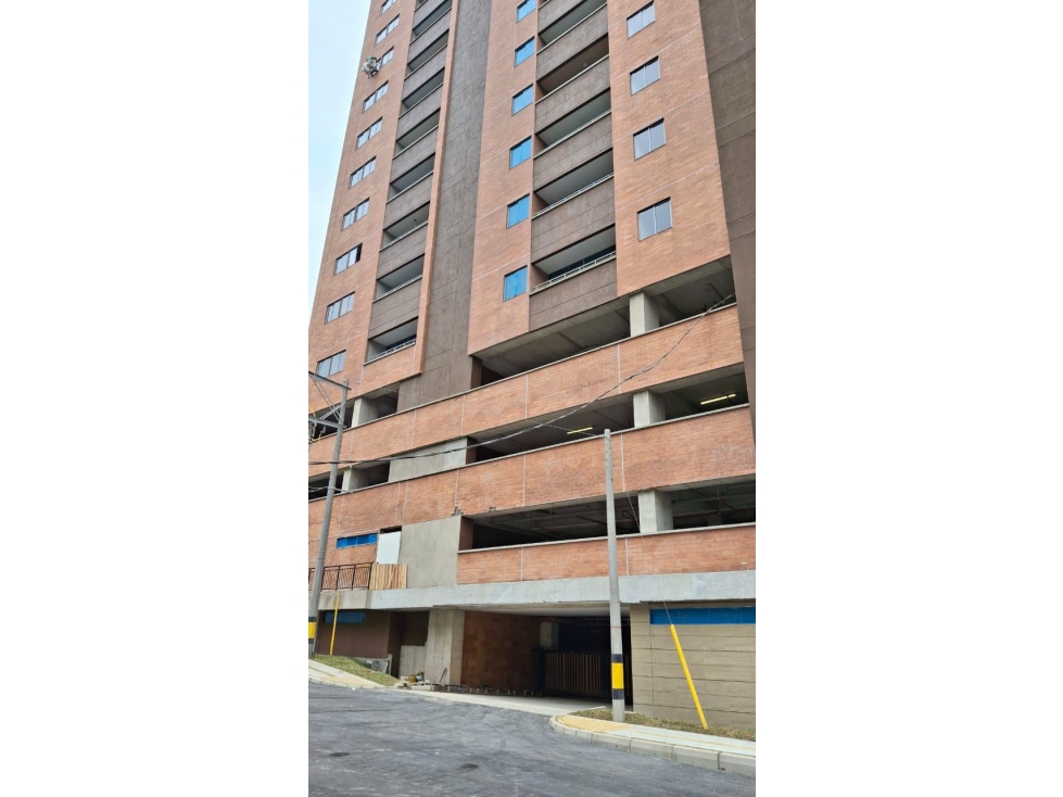 En venta apartamento en plaza fabricato Bello. Entrega en obra gris