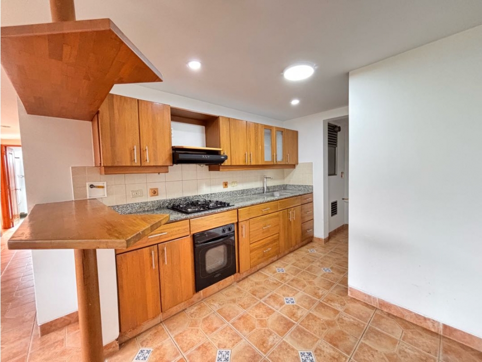 VENDO APARTAMENTO EN SABANETA, AVES MARÍAS, UBICACION ESTRATEGICA — foto 3