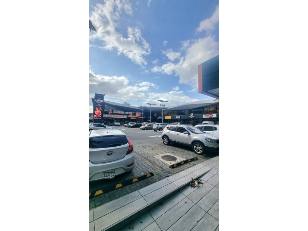 Se Vende Plaza comercial (MZ) - 2