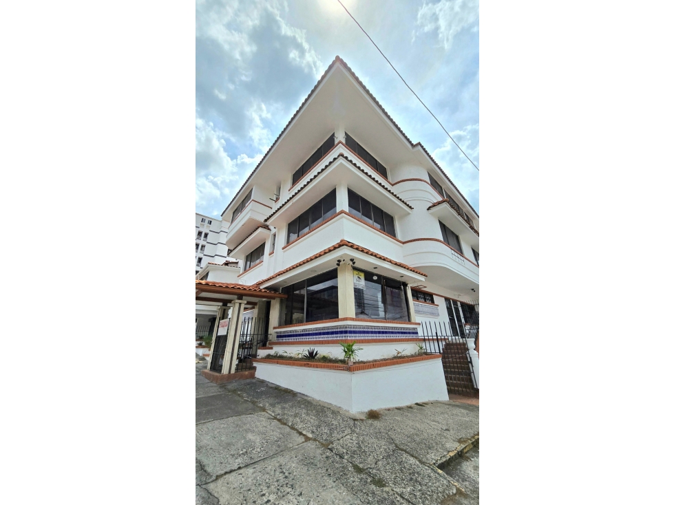 Se Alquila edificio comercial ubicado en Avenida Justo Arosemena (MZ)