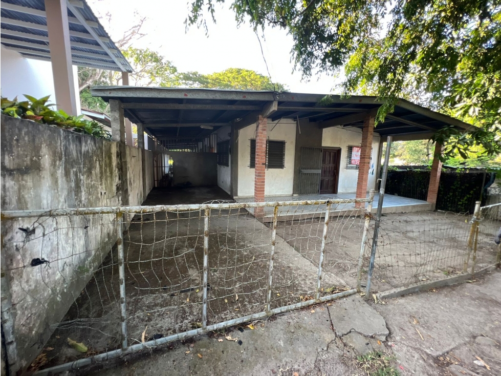 Se Vende casa en Penonomé (cerca del parque), Coclé (MZ)