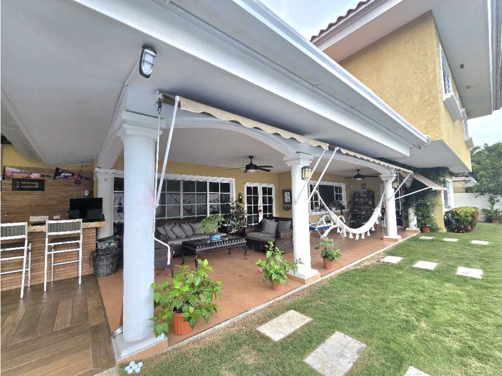 Se Vende casa en Costa del Este (MZ)