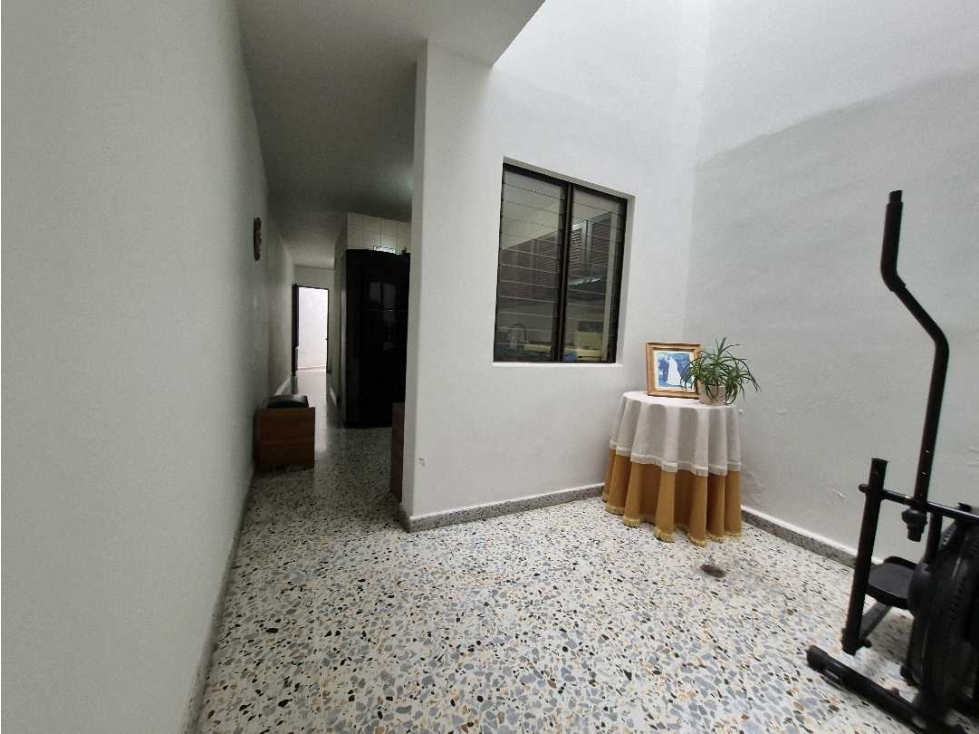 VENDO CASA DE 3 NIVELES EN SABANETA A UNA CUADRA DEL PARQUE — foto 2