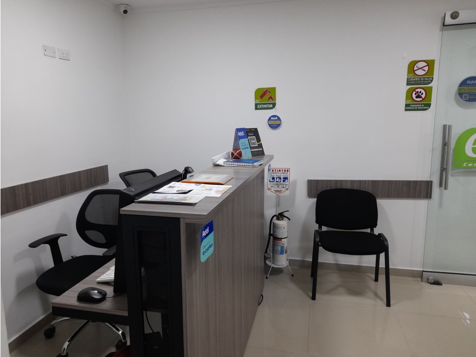 Venta de oficina con parqueadero doble en el poblado