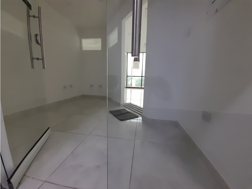 Venta de oficina con parqueadero en el poblado