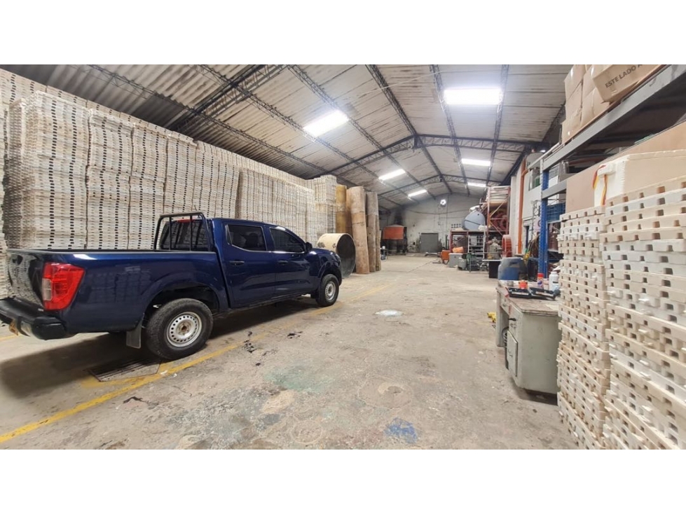 VENTA DE BODEGA EN MACHADO- BELLO - 2