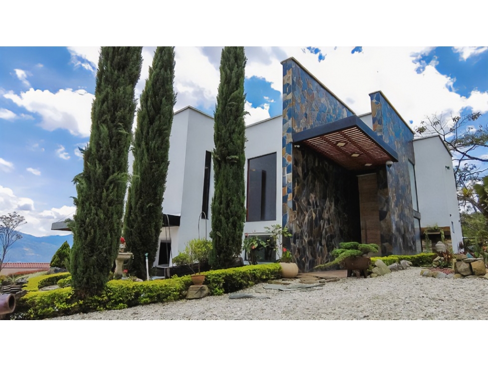 CASA SUPER MODERNA EN PALMAS CON VISTAS INCOMPARABLES