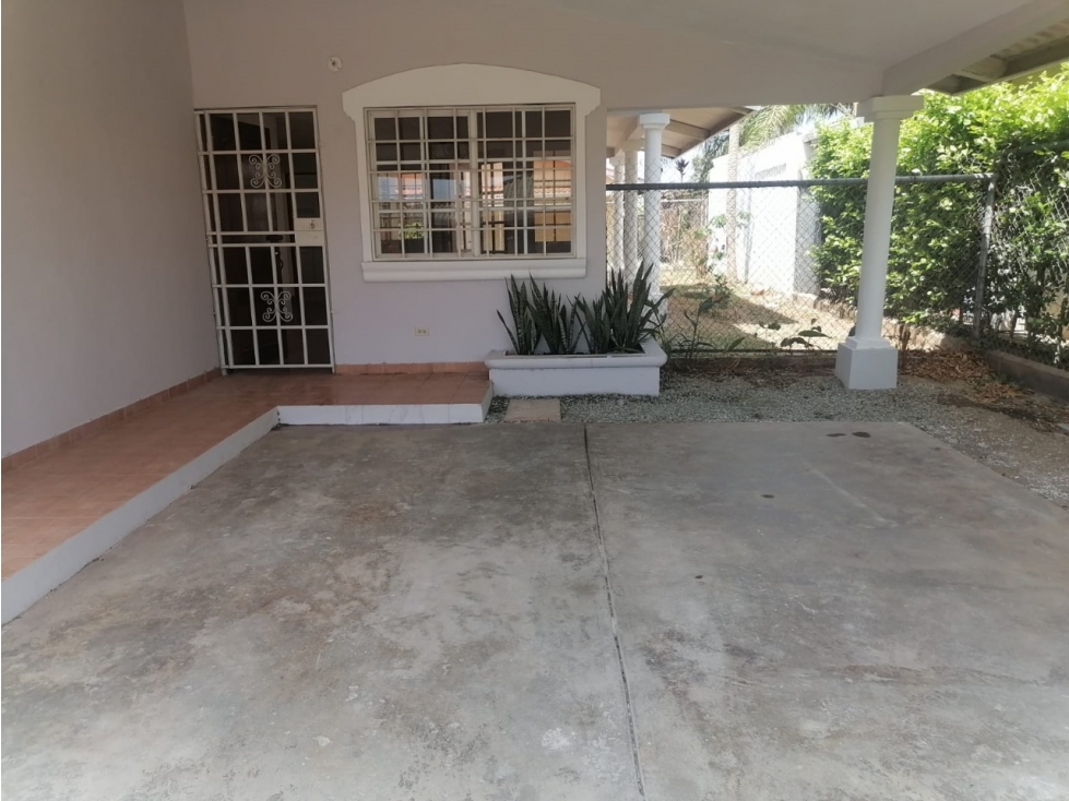 Se Alquila Casa en Chitré - (LM) - 2