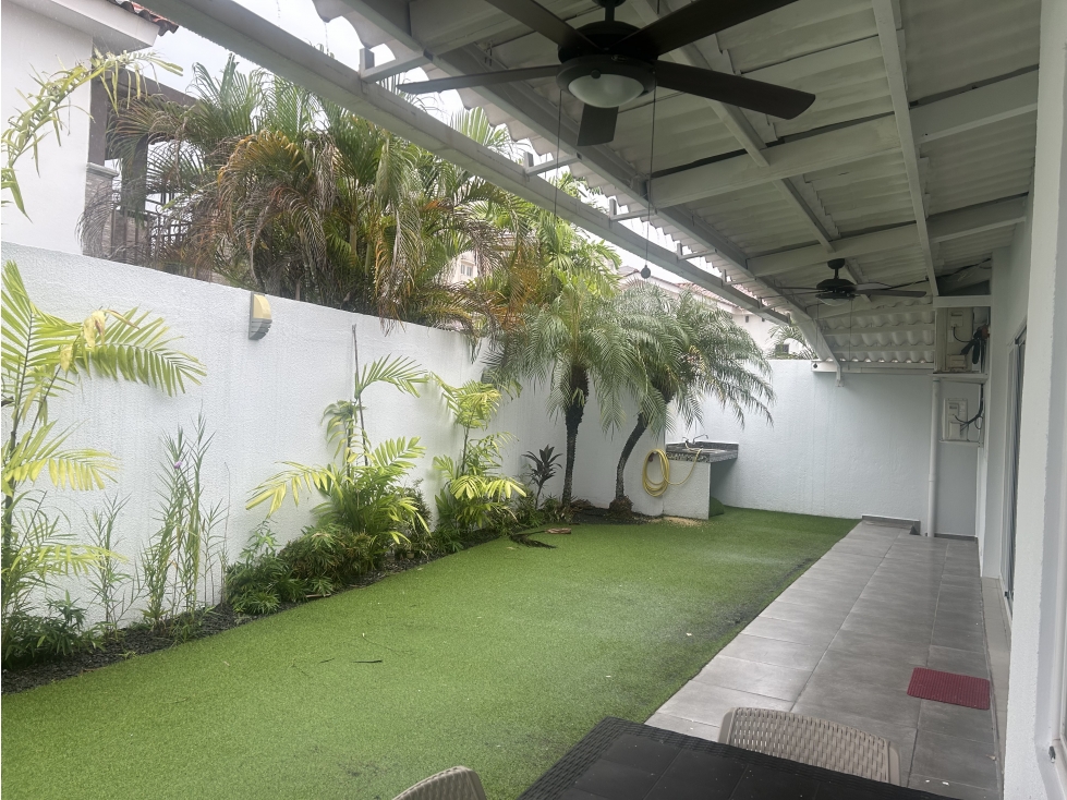 Se Vende casa en Costa Sur -Zona exclusiva (LM)