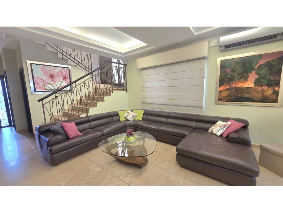 Se Vende casa remodelada ubicada en Costa Sur (LG)