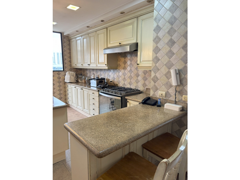 Se Vende Penthouse con Terraza en Urbanización Marbella (AL) — foto 4