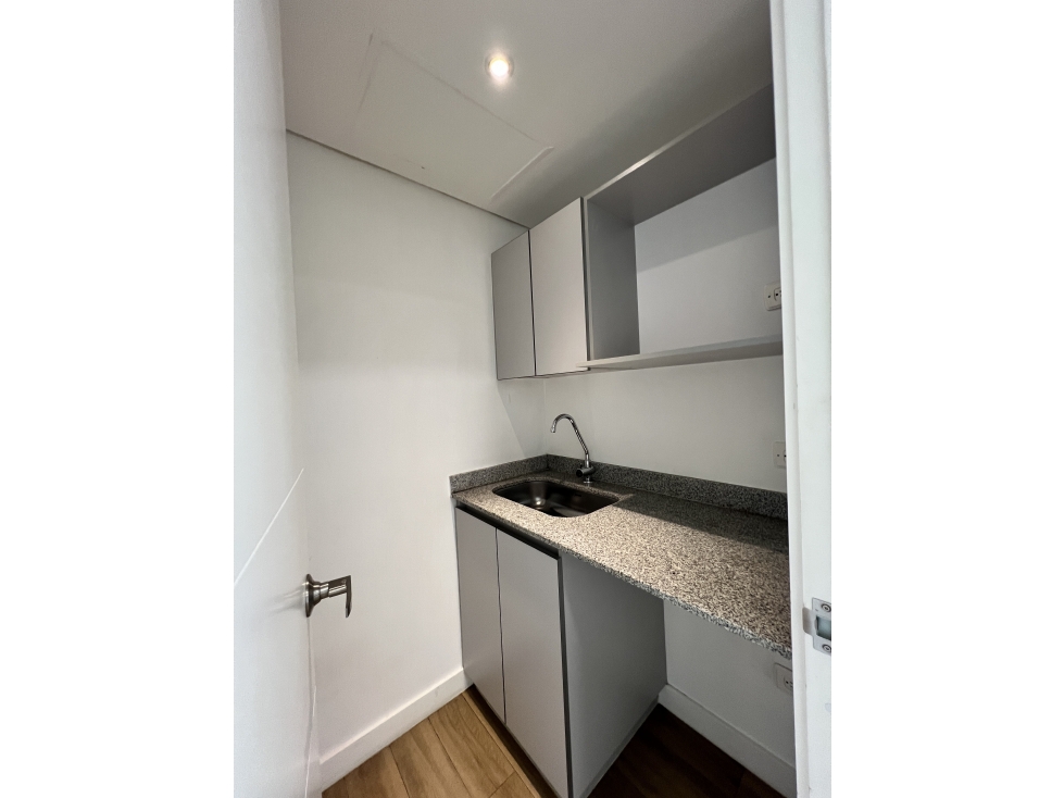 [RH] Venta de oficina en La Milla de Oro del Poblado, Medellín — foto 4