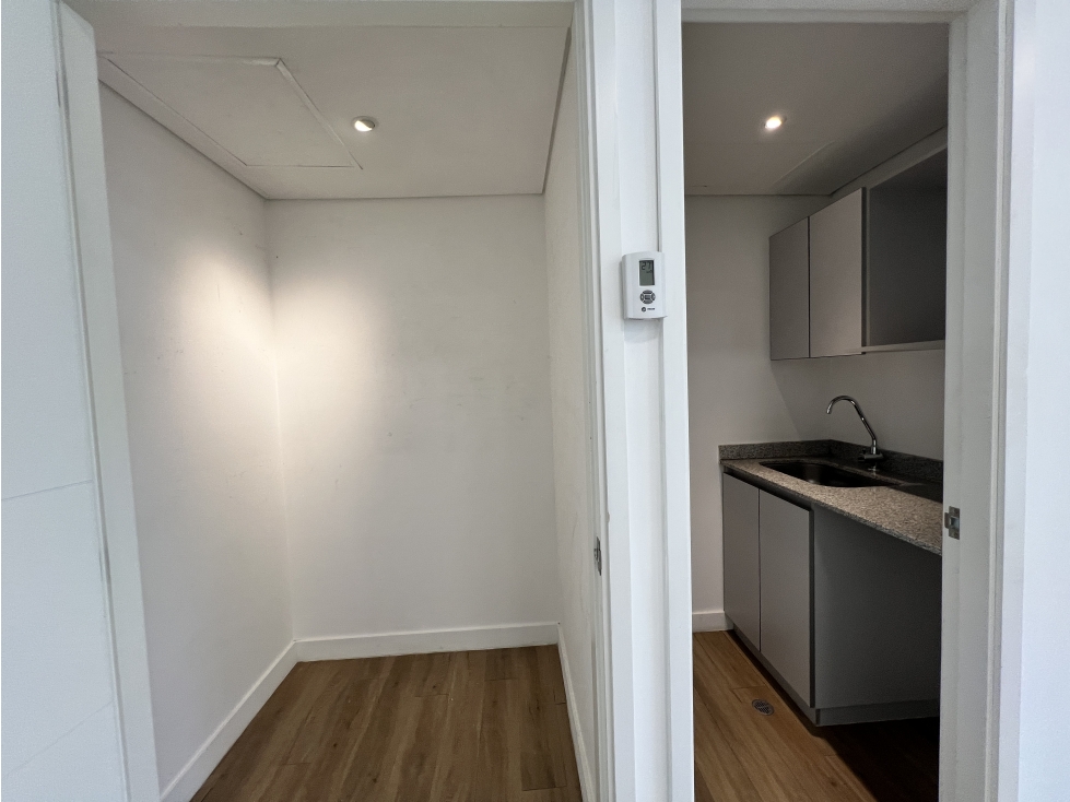[RH] Venta de oficina en La Milla de Oro del Poblado, Medellín — foto 6