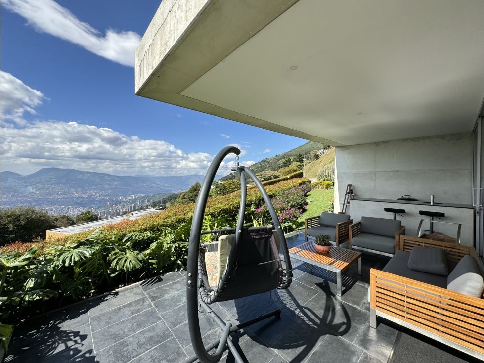 VENTA DE MODERNA CASA EN LAS PALMAS CON EXCELENTE VISTA A MEDELLÍN — foto 3