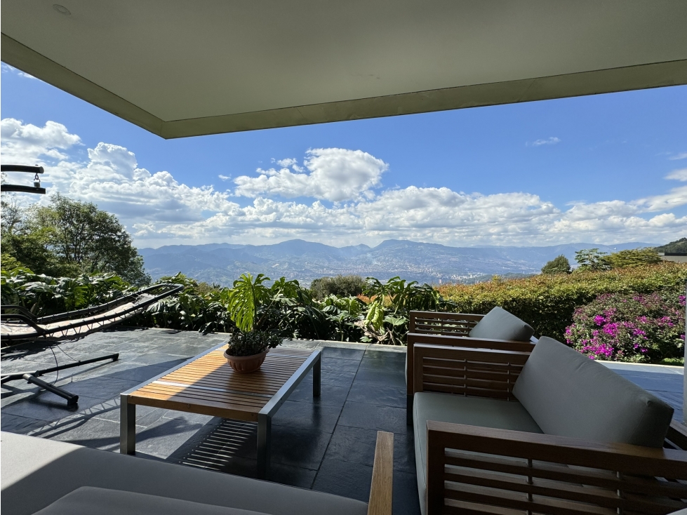 VENTA DE MODERNA CASA EN LAS PALMAS CON EXCELENTE VISTA A MEDELLÍN — foto 4