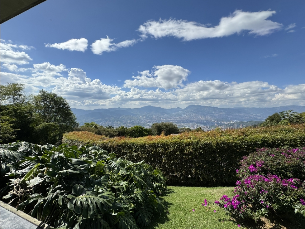 VENTA DE MODERNA CASA EN LAS PALMAS CON EXCELENTE VISTA A MEDELLÍN — foto 5