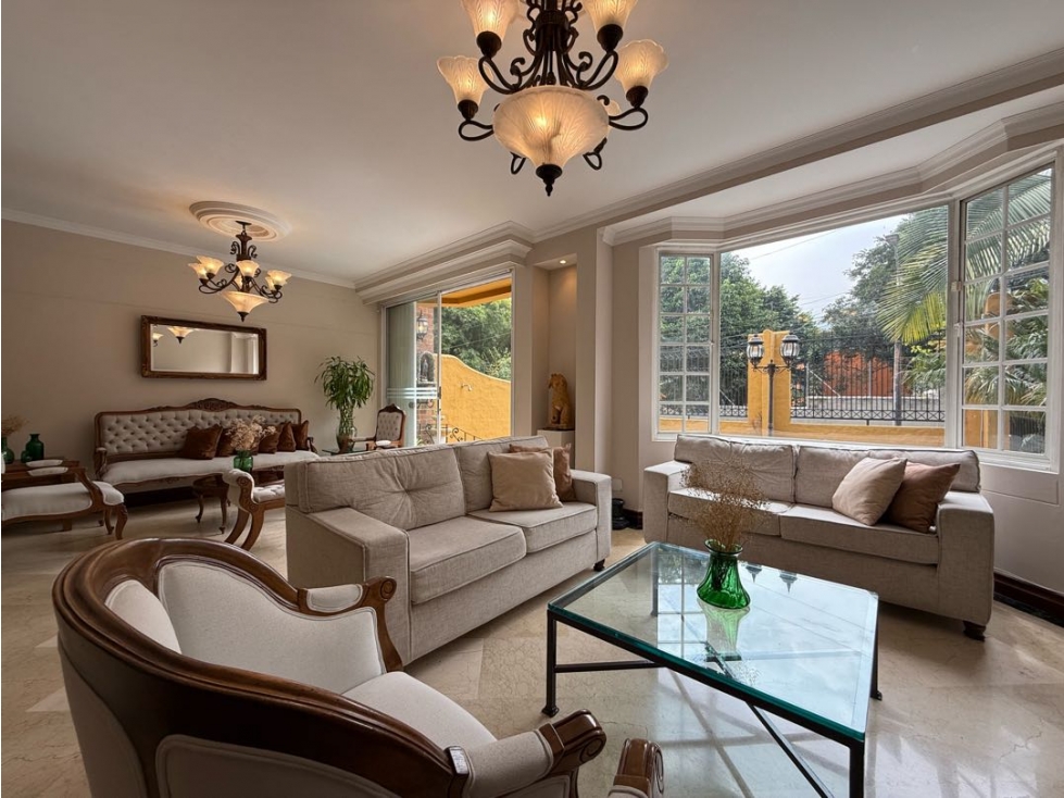 VENTA DE AMPLIA Y EXCLUSIVA CASA EN EL ESCOBERO EN UNIDAD CERRADA