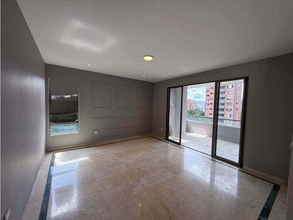 VENTA DE EXCLUSIVO APARTAMENTO EN EL POBLADO | LOMA DE LOS PARRA — foto 3