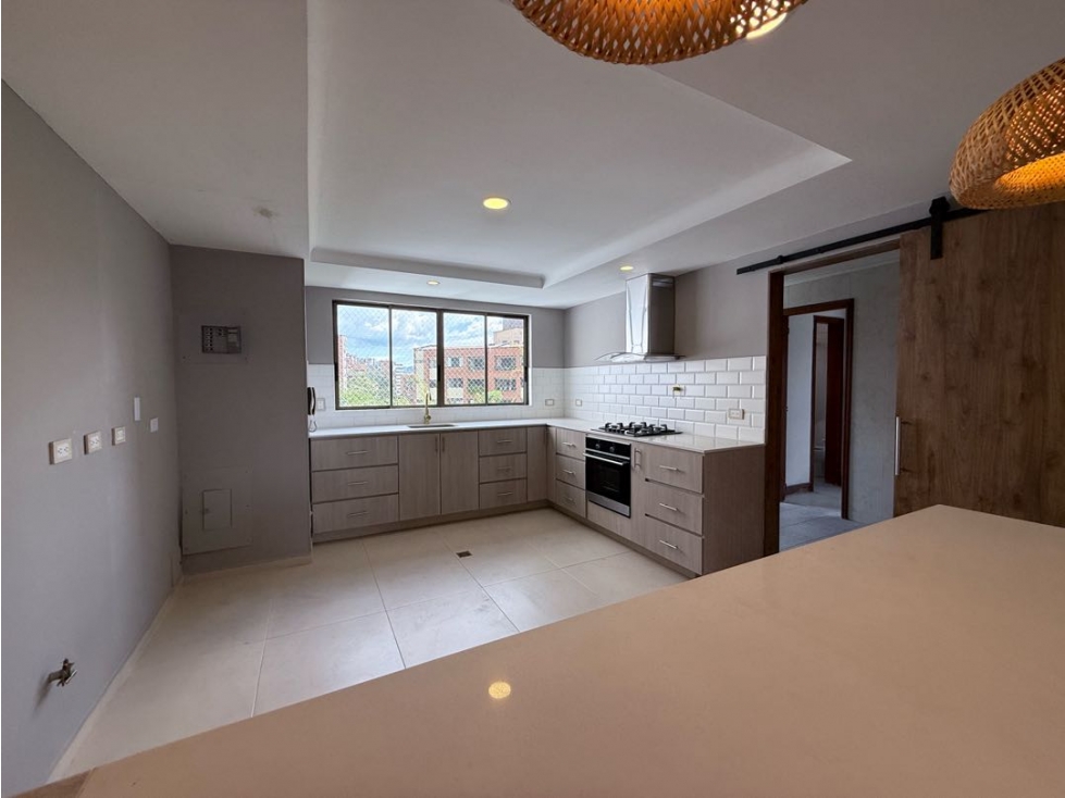 VENTA DE EXCLUSIVO APARTAMENTO EN EL POBLADO | LOMA DE LOS PARRA — foto 5