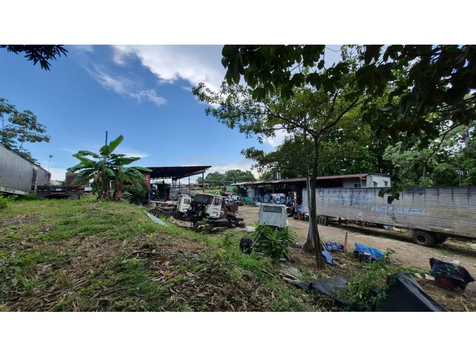 VENTA DE PROPIEDAD COMERCIAL / INDUSTRIAL EN LAS MAÑANITAS - 3