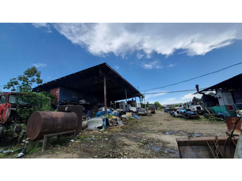 VENTA DE PROPIEDAD COMERCIAL / INDUSTRIAL EN LAS MAÑANITAS - 4