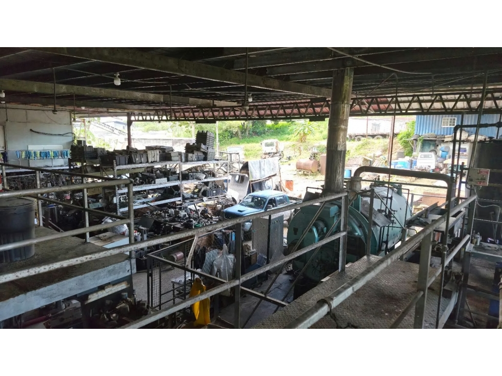 VENTA DE PROPIEDAD COMERCIAL / INDUSTRIAL EN LAS MAÑANITAS - 6