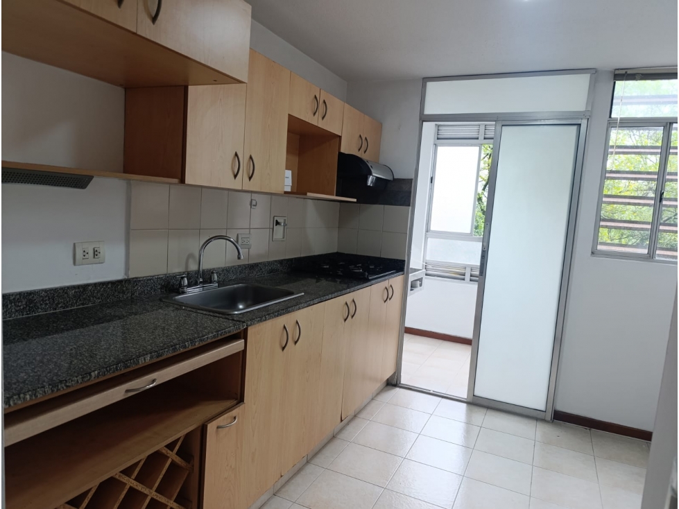 Arrienda Apartamento Patio Bonito Poblado Medellin — foto 3