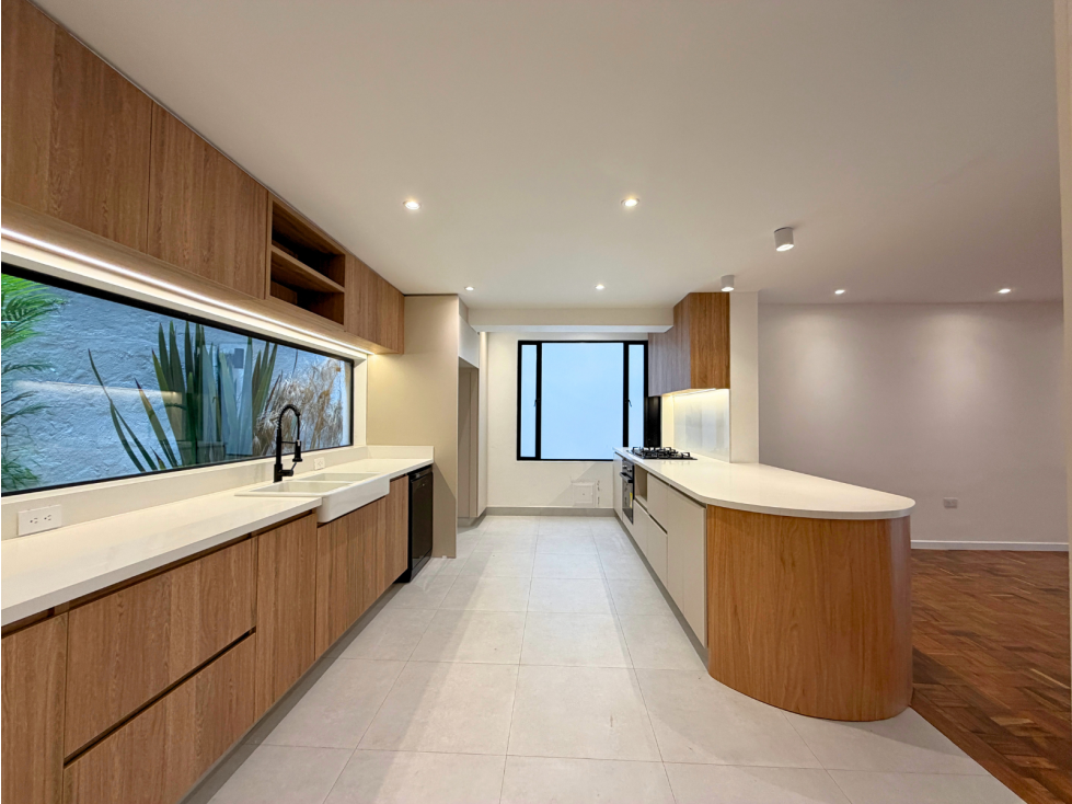 Apartamento con terrazas 100% remodelado en Rosales — foto 4
