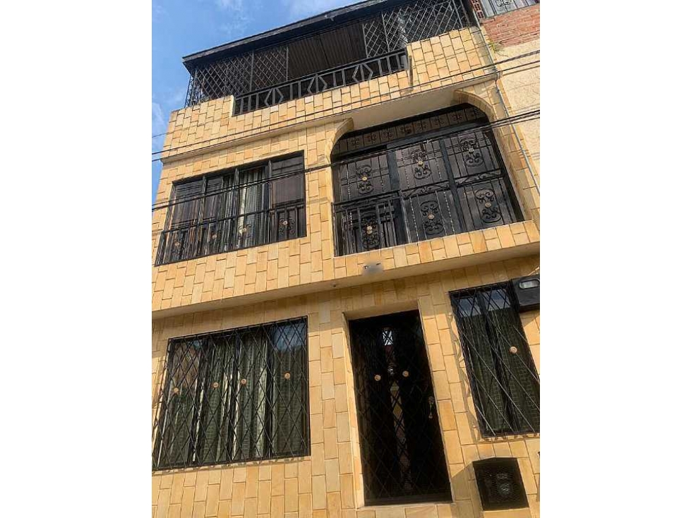 SE VENDE CASA UNIFAMILIAR EN ALFONSO LOPEZ 3 ETAPA T.P 9713202