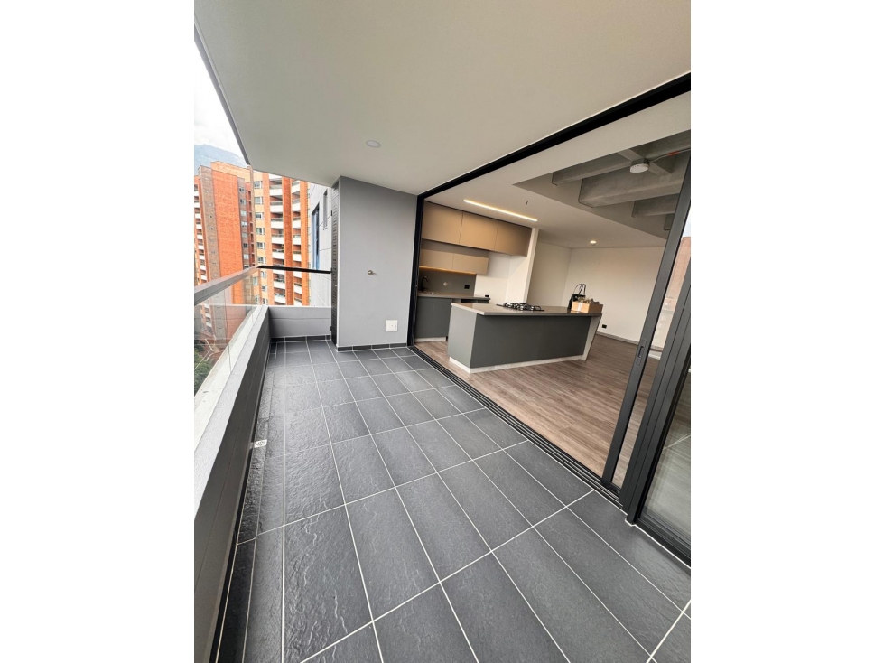 VENTA DE APARTAMENTO EN LA LOMA DE LOS MESA, ENVIGADO. — foto 2