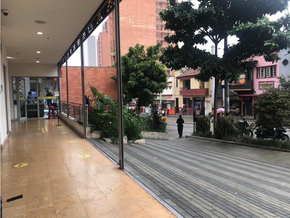 [VL] EXCELENTE LOCAL AL PIE DEL TRANVIA, EN PLENO CENTRO DE MEDELLIN — foto 2