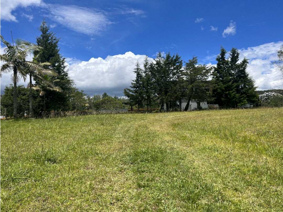 LOTE EN VENTA ALTO DE LAS PALMAS. Unidad cerrada. — foto 3